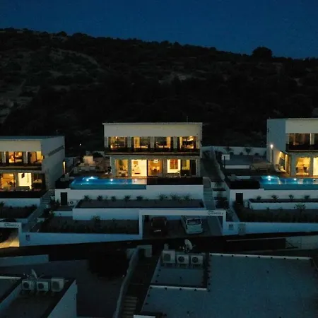 Villa Villa Ramarin 3 With Infinity Heated Pool, Jacuzzi And Sauna By The Sea In Rogoznica *