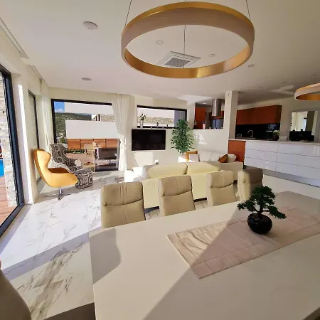 Villa Villa Villa Ramarin 3 With Infinity Heated Pool, Jacuzzi And Sauna By The Sea In Rogoznica *