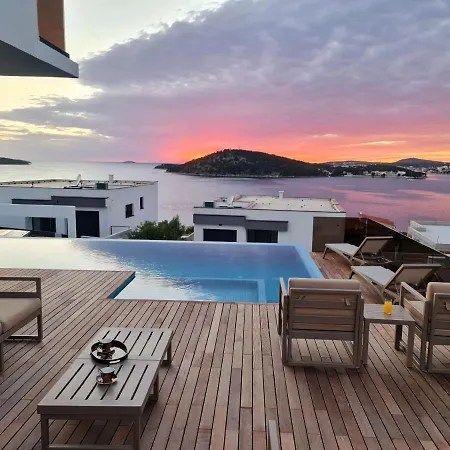 Villa Villa Ramarin 3 With Infinity Heated Pool, Jacuzzi And Sauna By The Sea In Rogoznica Villa