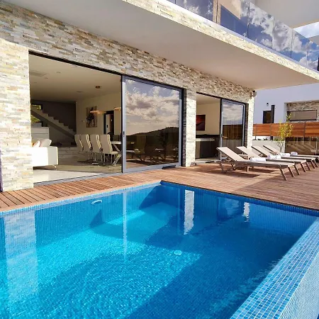 Villa Villa Villa Ramarin 3 With Infinity Heated Pool, Jacuzzi And Sauna By The Sea In Rogoznica *