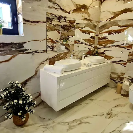 Villa Villa Ramarin 3 With Infinity Heated Pool, Jacuzzi And Sauna By The Sea In Rogoznica *
