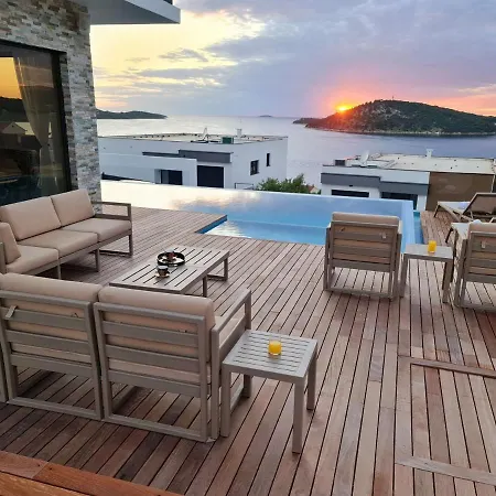 Villa Villa Ramarin 3 With Infinity Heated Pool, Jacuzzi And Sauna By The Sea In Rogoznica Villa Rogoznica (Sibenik-Knin)