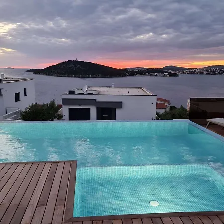 Villa Villa Ramarin 3 With Infinity Heated Pool, Jacuzzi And Sauna By The Sea In Rogoznica