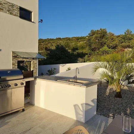 Villa Villa Ramarin 3 With Infinity Heated Pool, Jacuzzi And Sauna By The Sea In Rogoznica