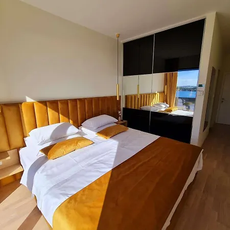 Villa Villa Ramarin 3 With Infinity Heated Pool, Jacuzzi And Sauna By The Sea In Rogoznica
